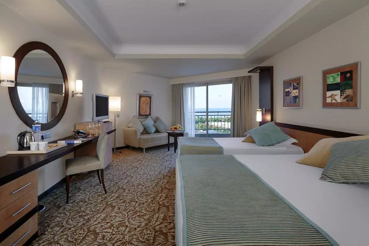 ROYALWING_SHABAVIZ (11).jpg